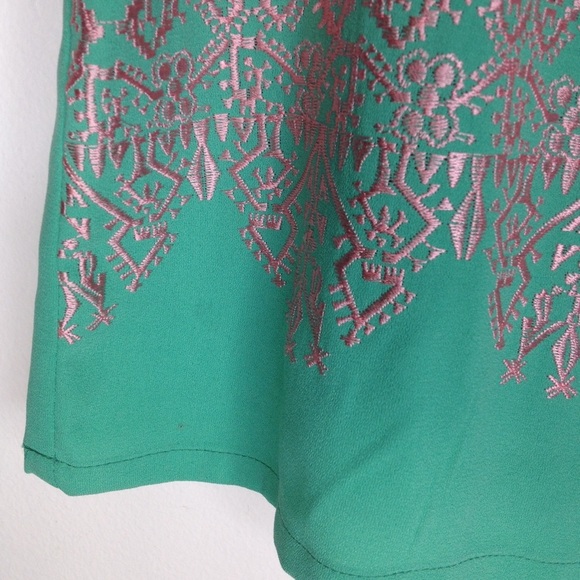 Harper Mini Embroidered Skirt Size Large - Picture 4 of 8